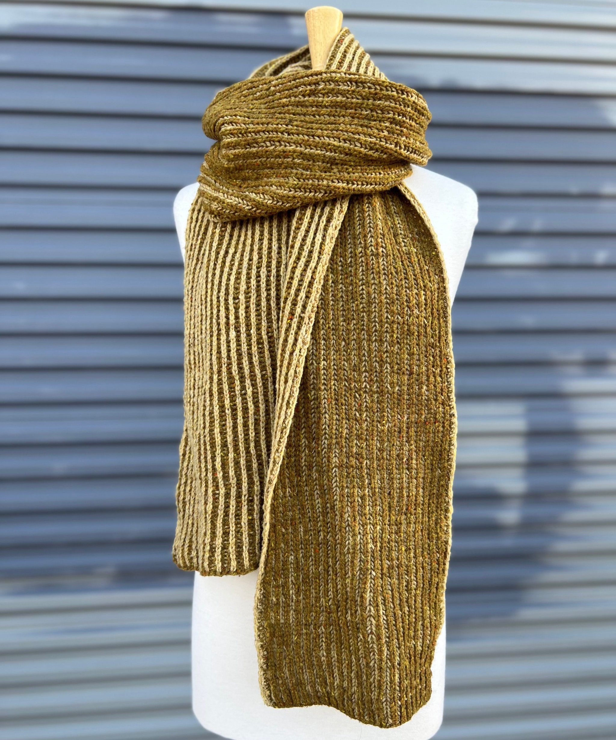 Learn to Knit a Two-Color Brioche Scarf